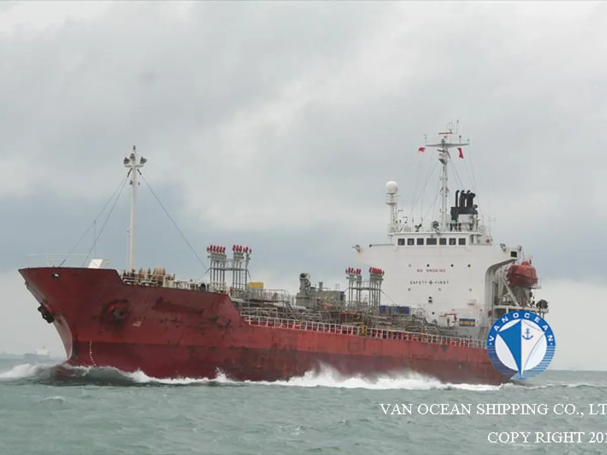 Olie-/chemikaliëntanker te koop