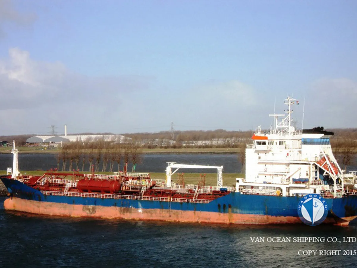 Olie-/chemikaliëntanker te koop