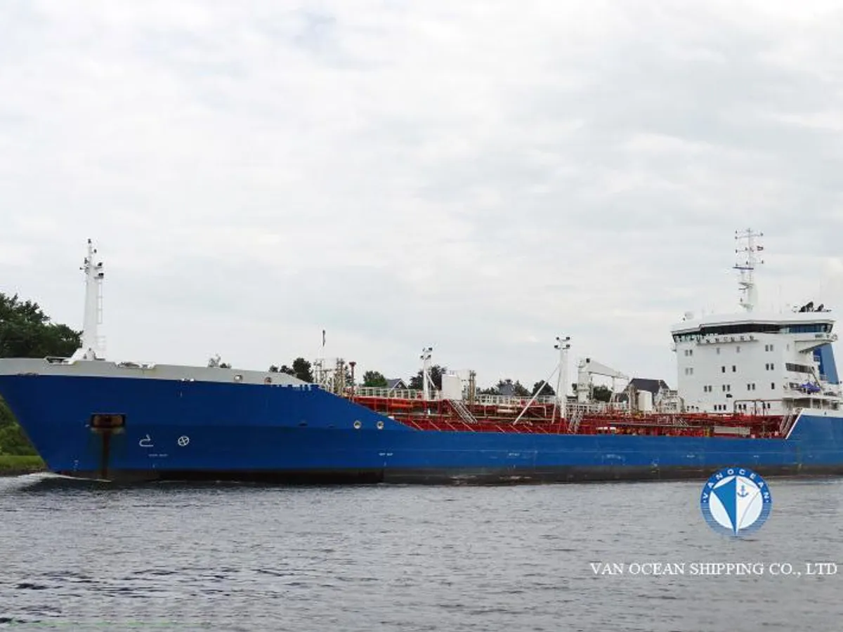 Olie-/chemikaliëntanker te koop