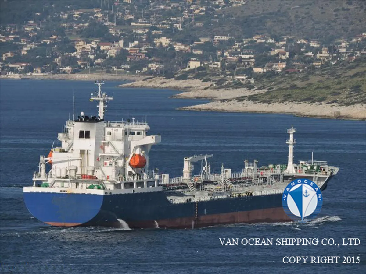 Olie-/chemikaliëntanker te koop
