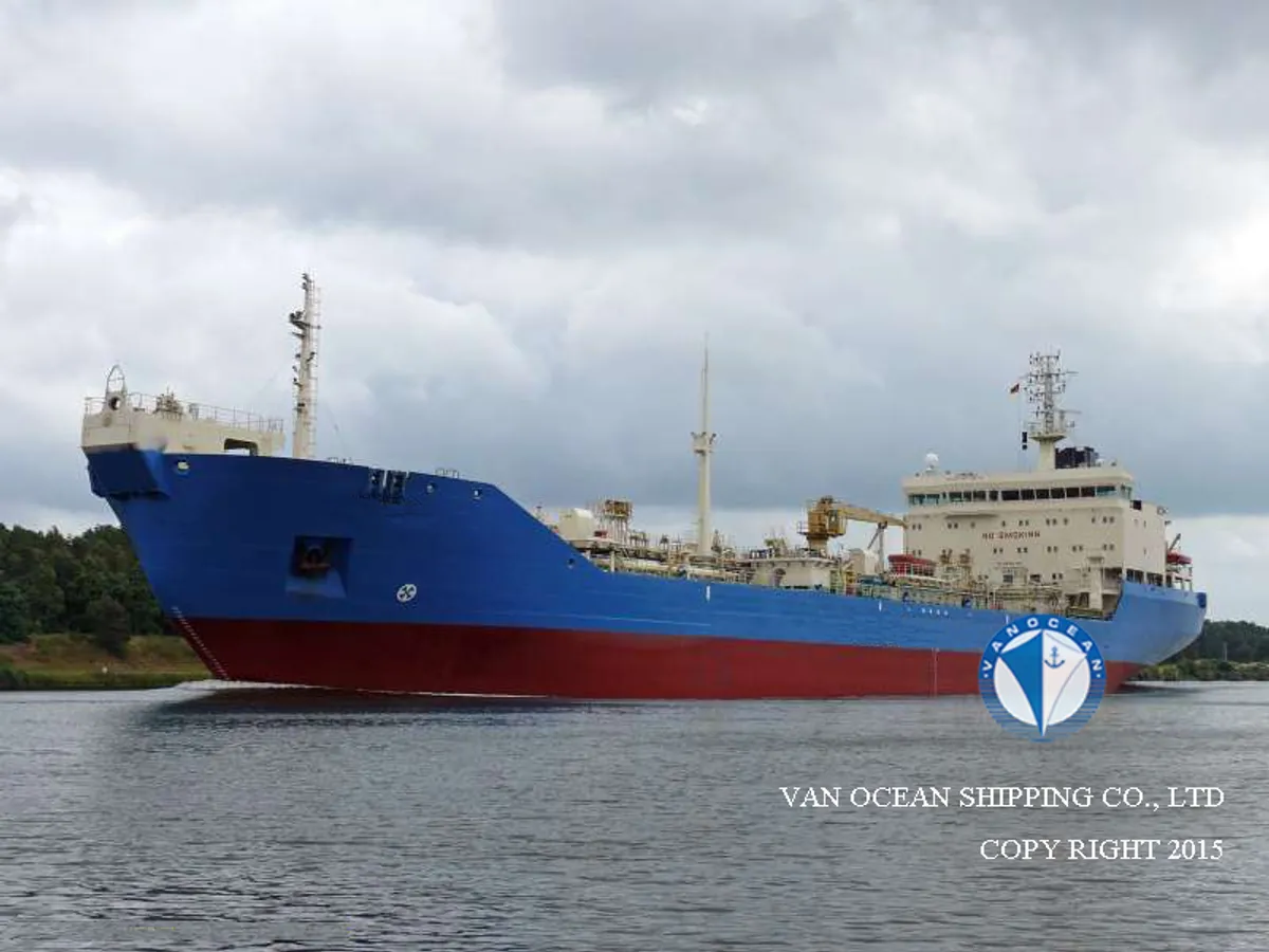 Olie-/chemikaliëntanker te koop