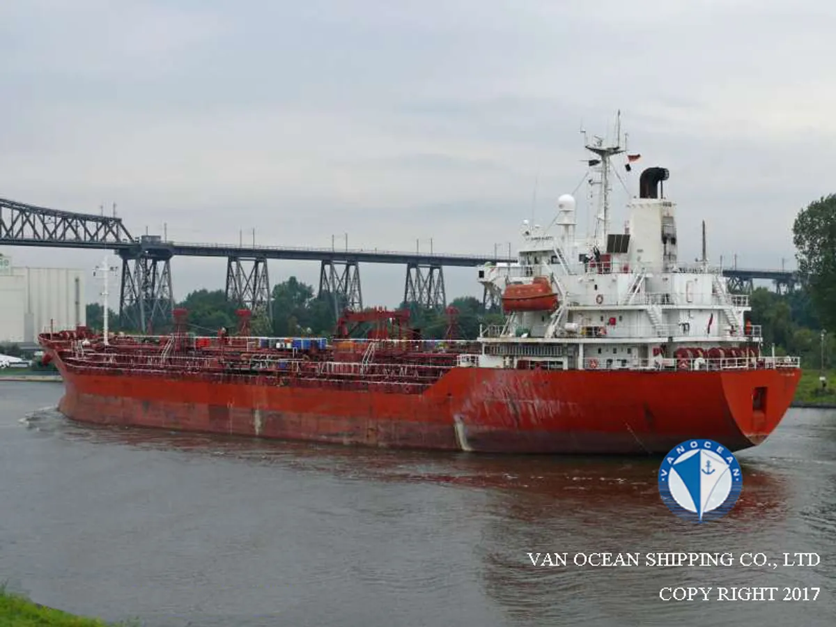 Olie-/chemikaliëntanker te koop