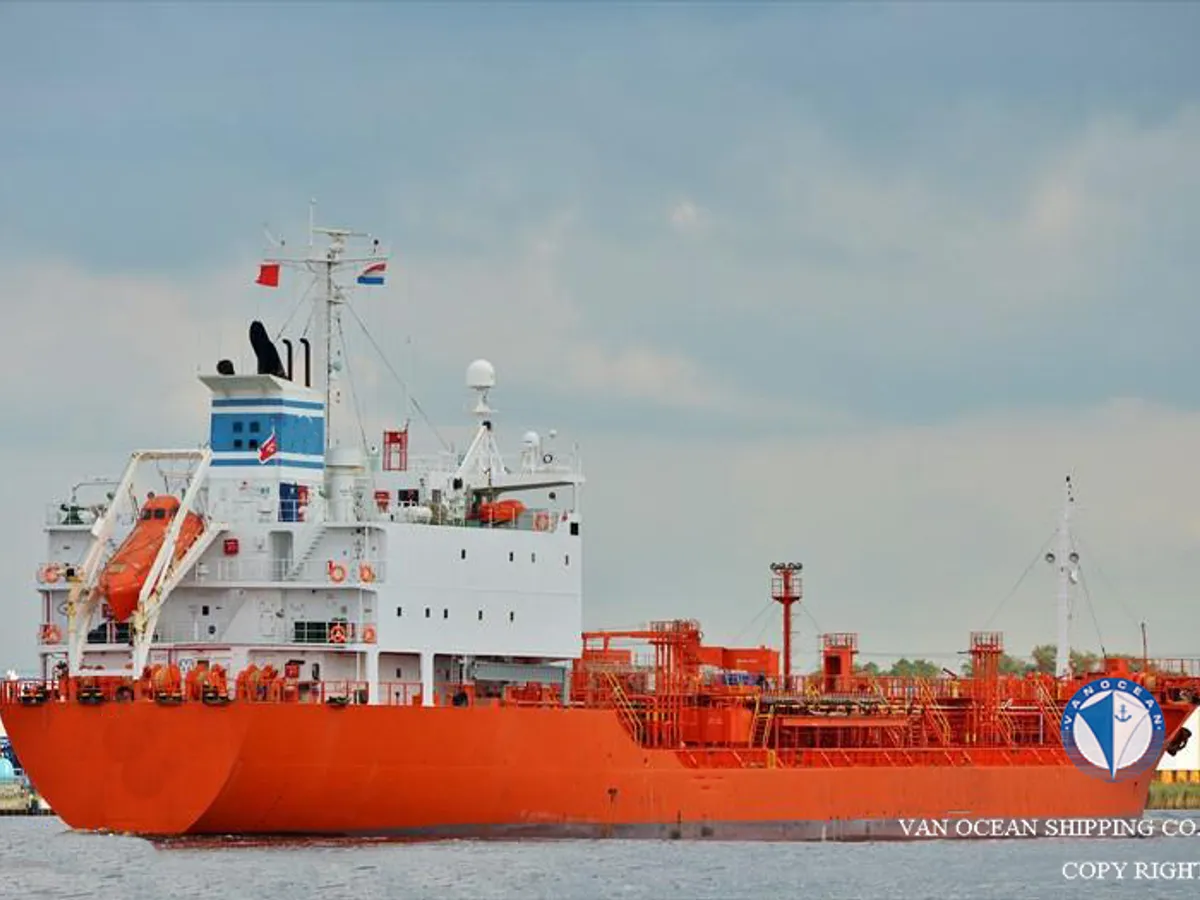 Olie-/chemikaliëntanker te koop