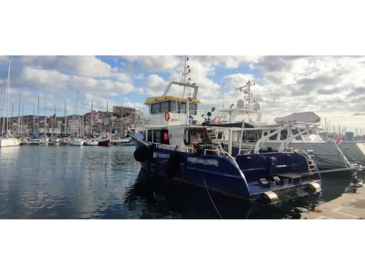 Onderzoeksvaartuig te koop