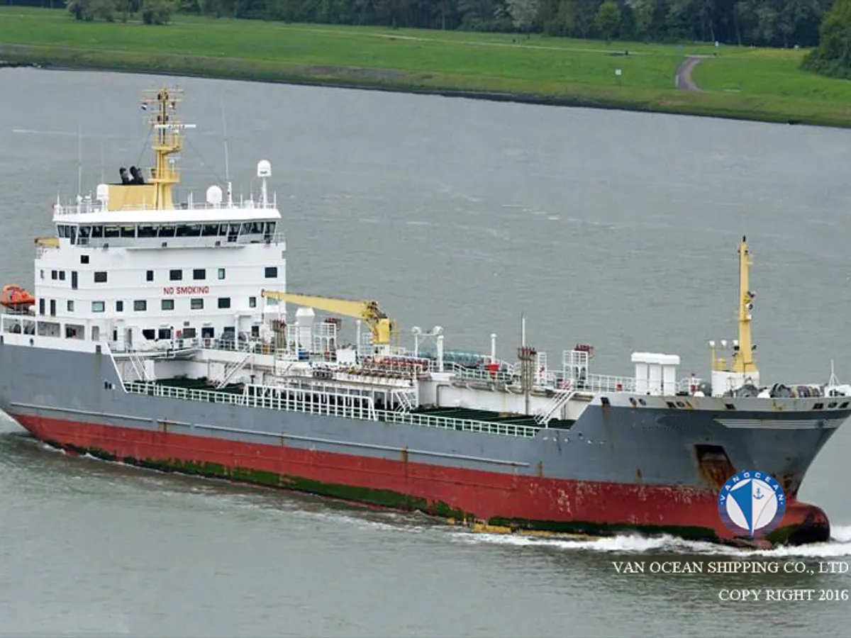 Olie-/chemikaliëntanker te koop