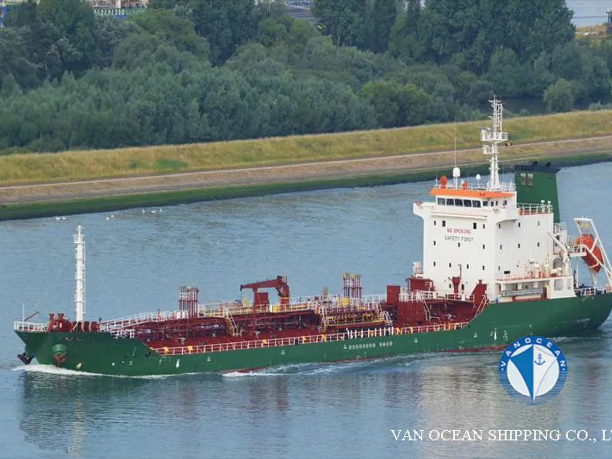 Olie-/chemikaliëntanker te koop