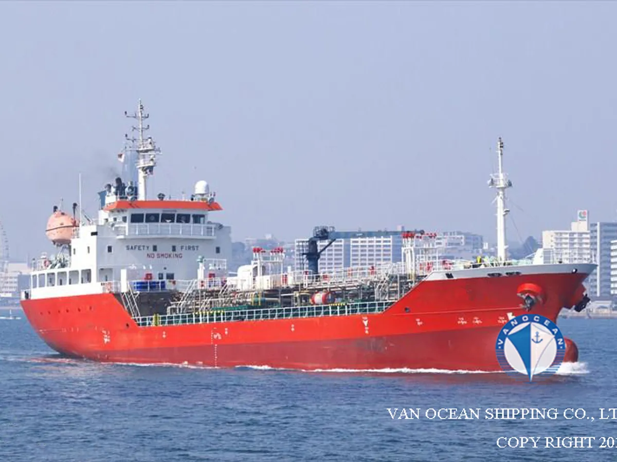 Olie-/chemikaliëntanker te koop