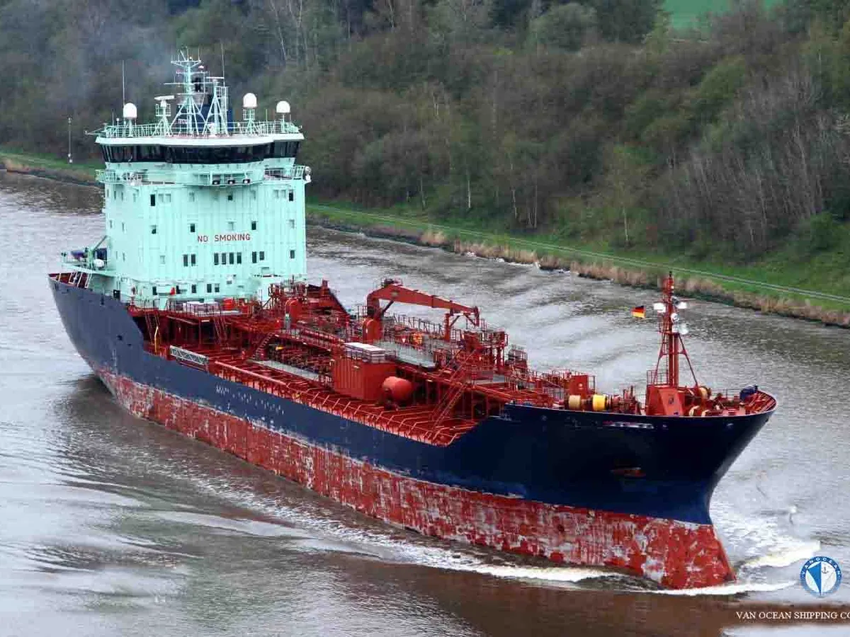 Olie-/chemikaliëntanker te koop