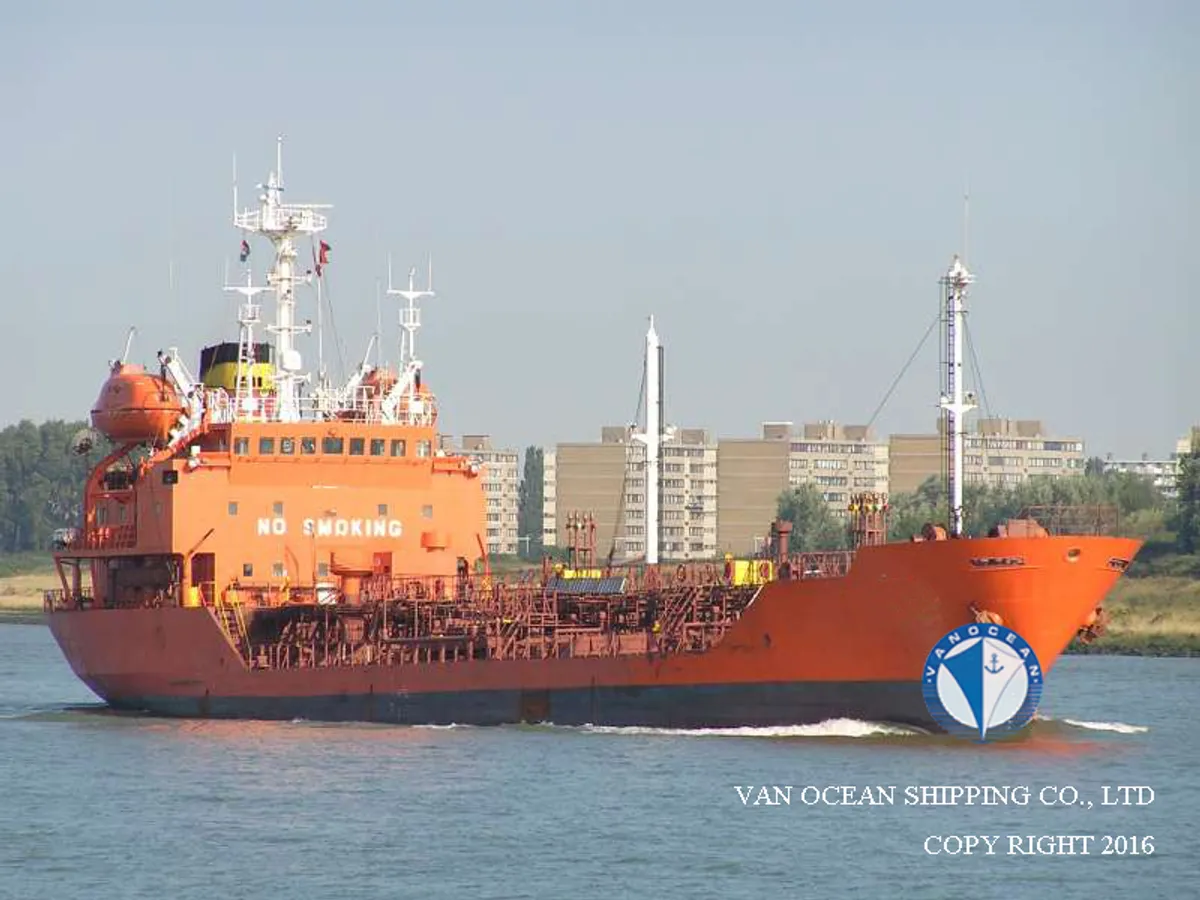 Olie-/chemikaliëntanker te koop