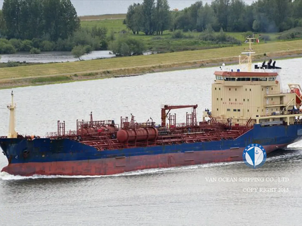 Olie-/chemikaliëntanker te koop