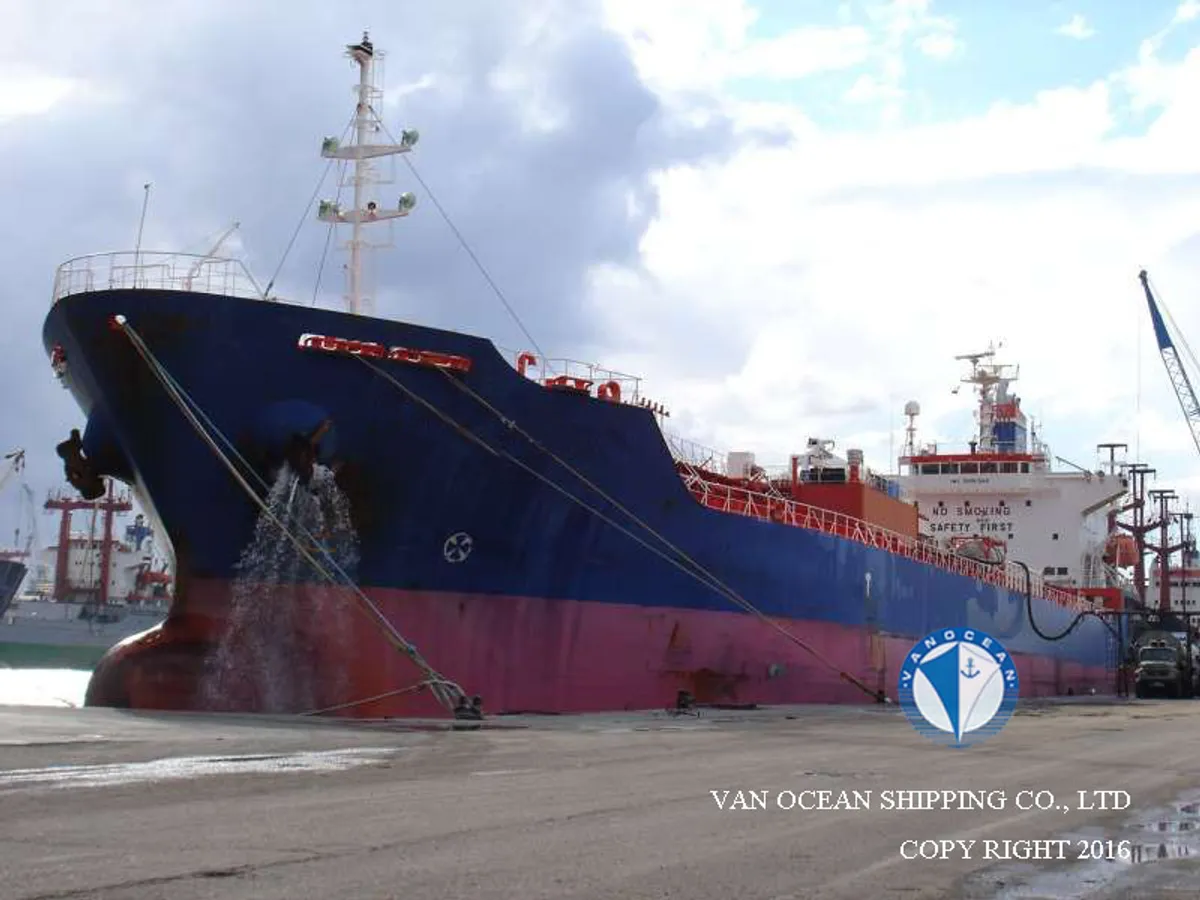 Olie-/chemikaliëntanker te koop