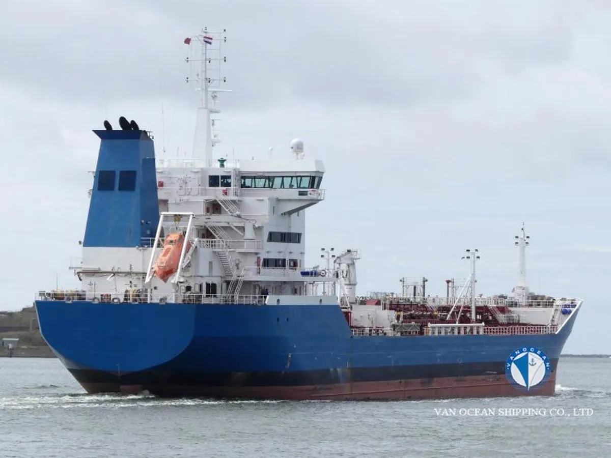 Olie-/chemikaliëntanker te koop