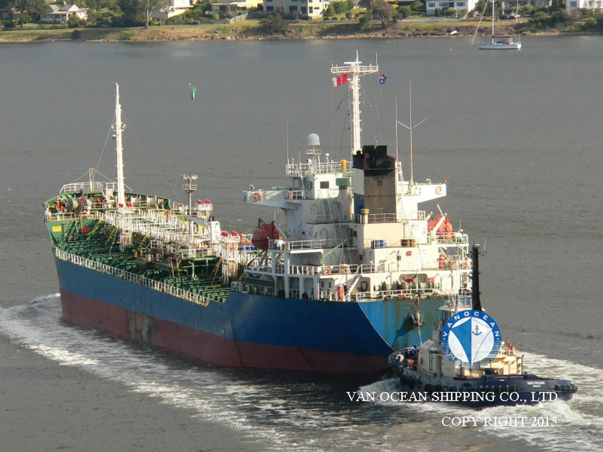 Olie-/chemikaliëntanker te koop