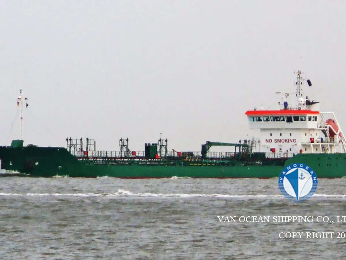 Olie-/chemikaliëntanker te koop