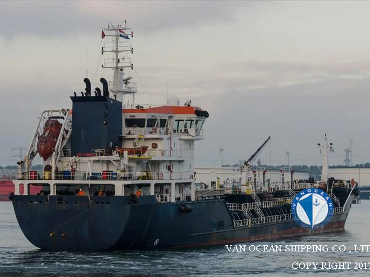 Olie-/chemikaliëntanker te koop