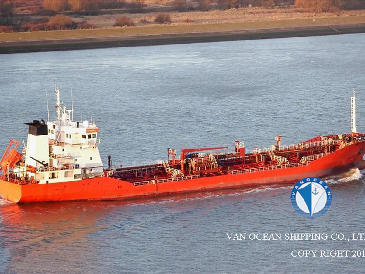 Olie-/chemikaliëntanker te koop