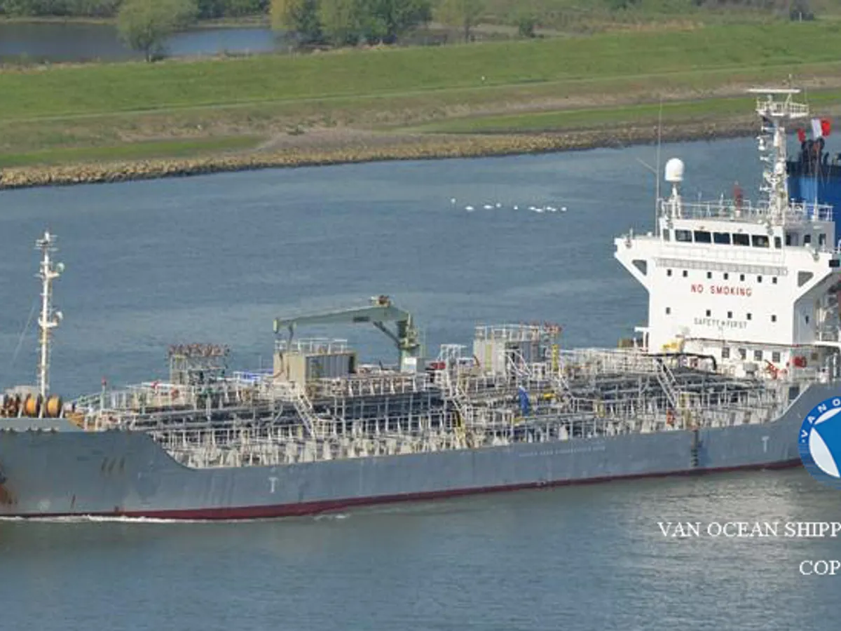 Olie-/chemikaliëntanker te koop
