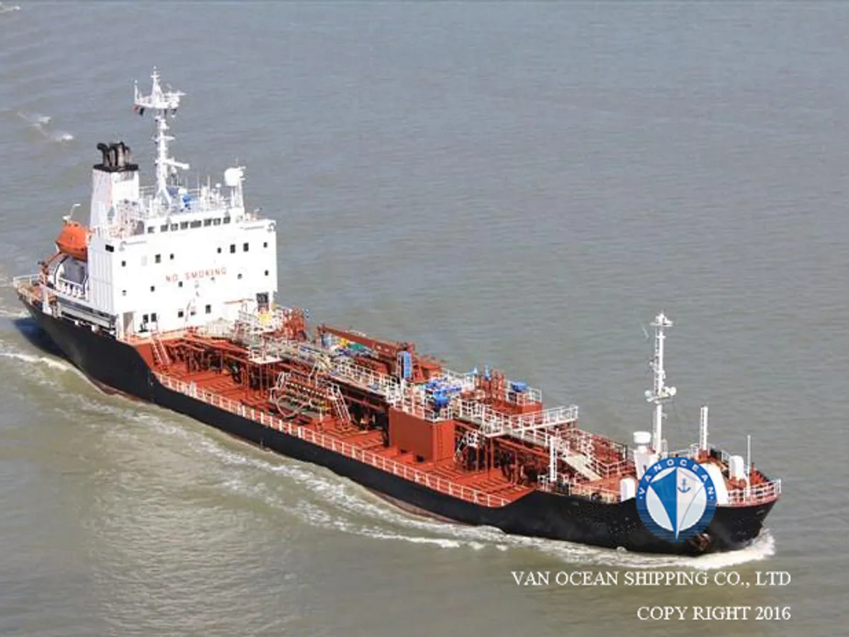 Olie-/chemikaliëntanker te koop