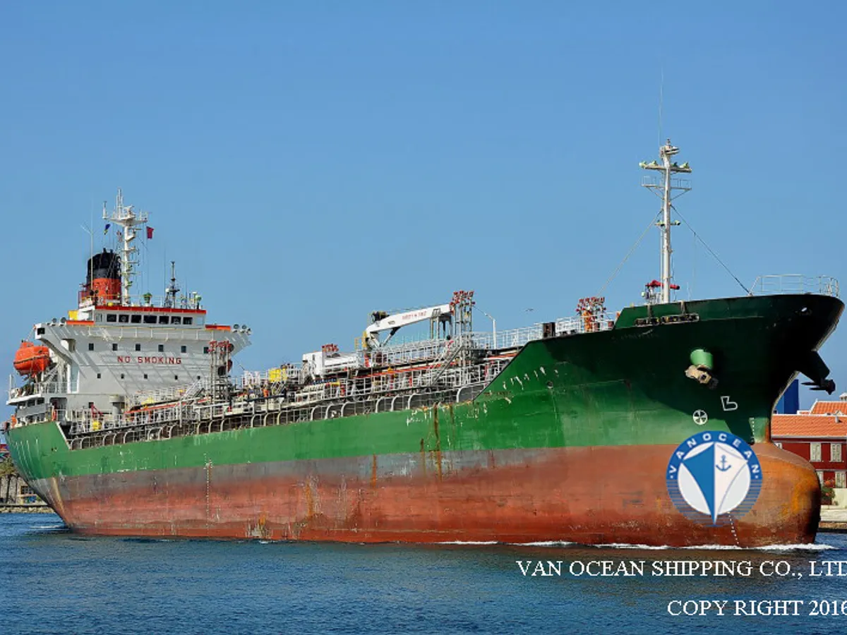 Olie-/chemikaliëntanker te koop
