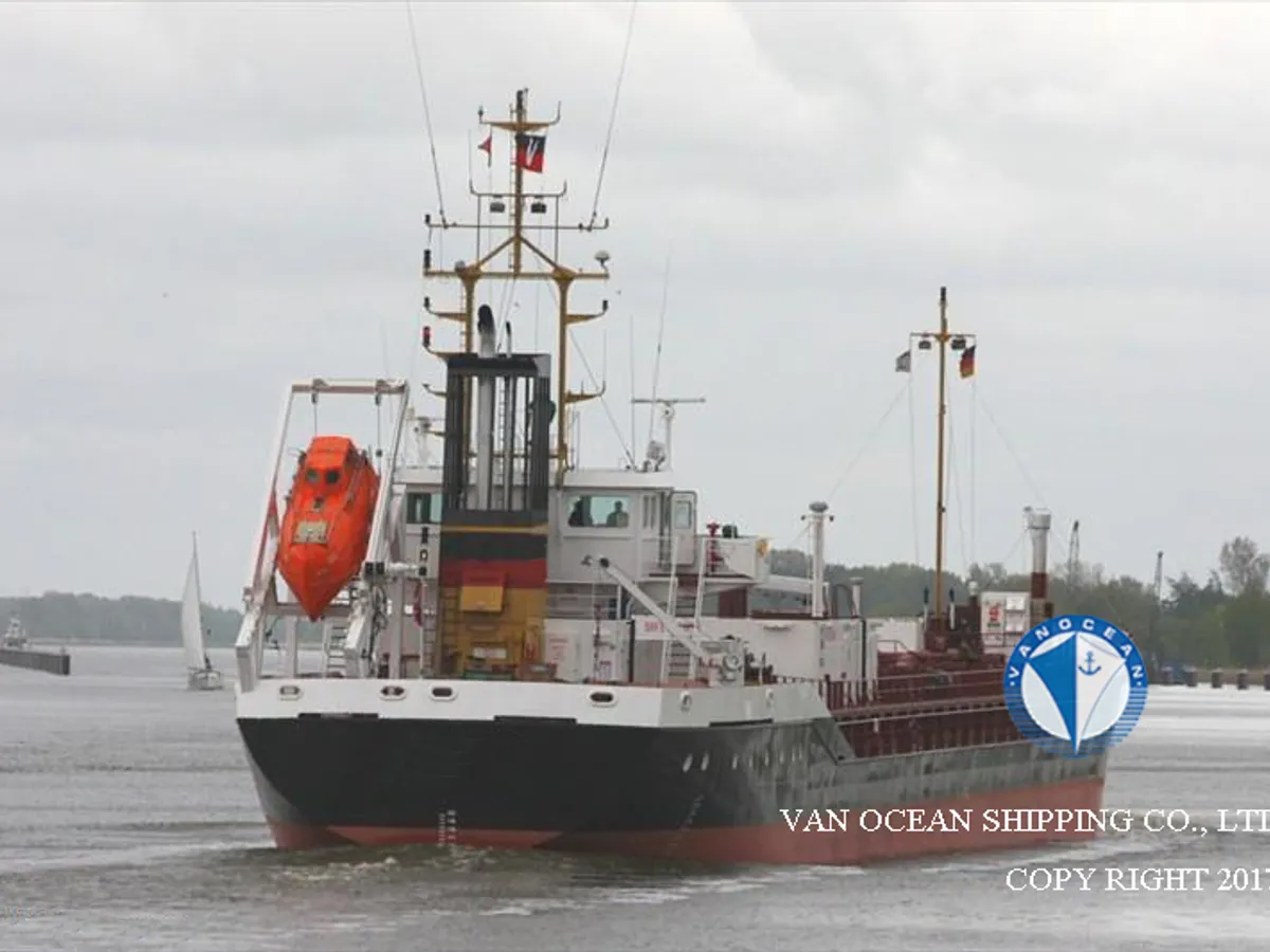 Olie-/chemikaliëntanker te koop