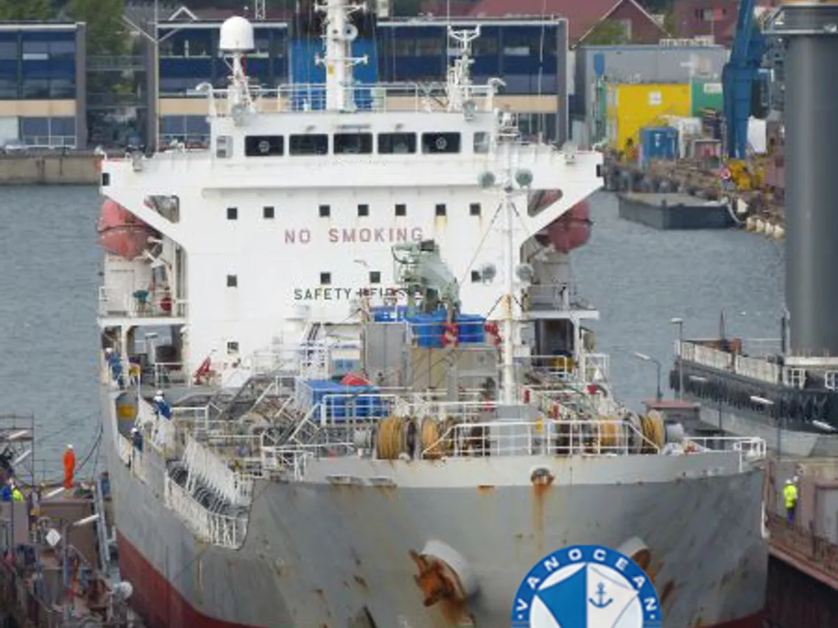 Olie-/chemikaliëntanker te koop