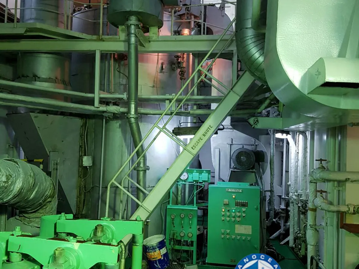 Olie-/chemikaliëntanker te koop