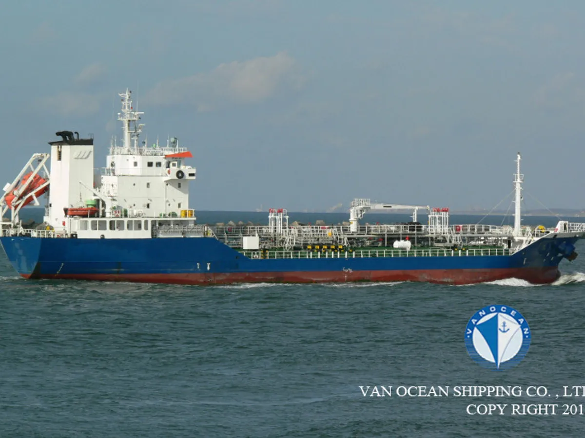Olie-/chemikaliëntanker te koop