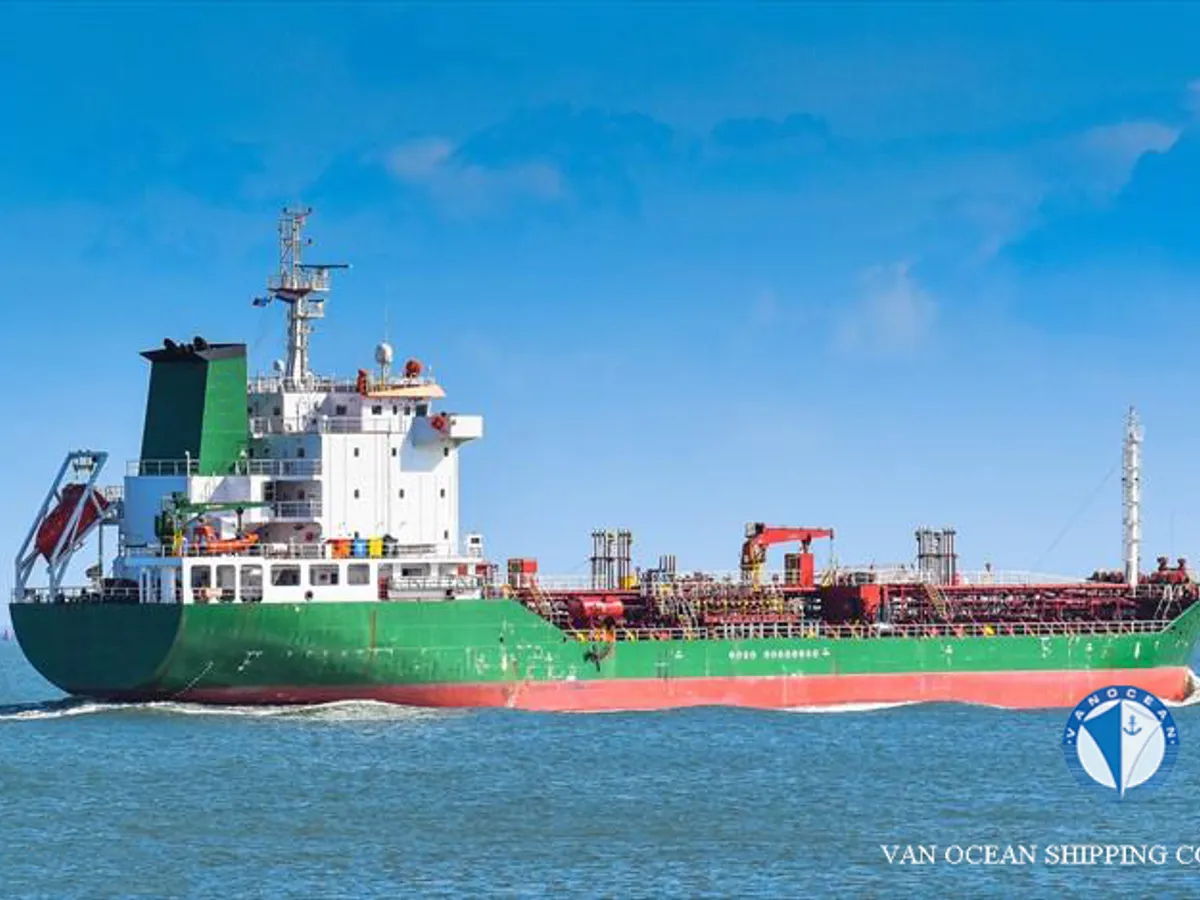 Olie-/chemikaliëntanker te koop