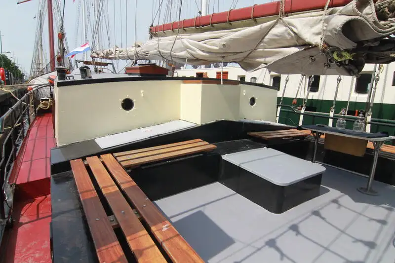 Drijvend hotel te koop