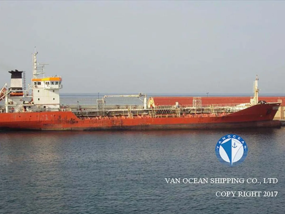 Olie-/chemikaliëntanker te koop