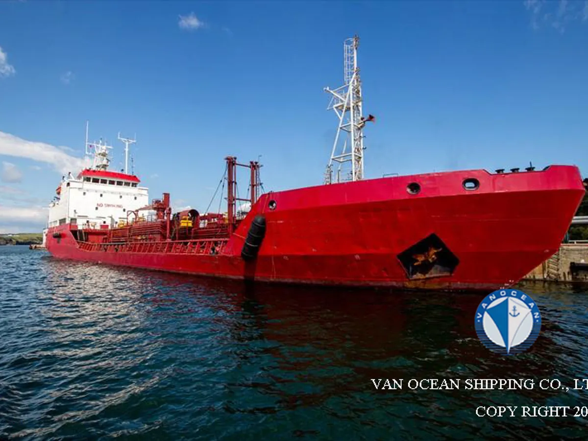 Olie-/chemikaliëntanker te koop