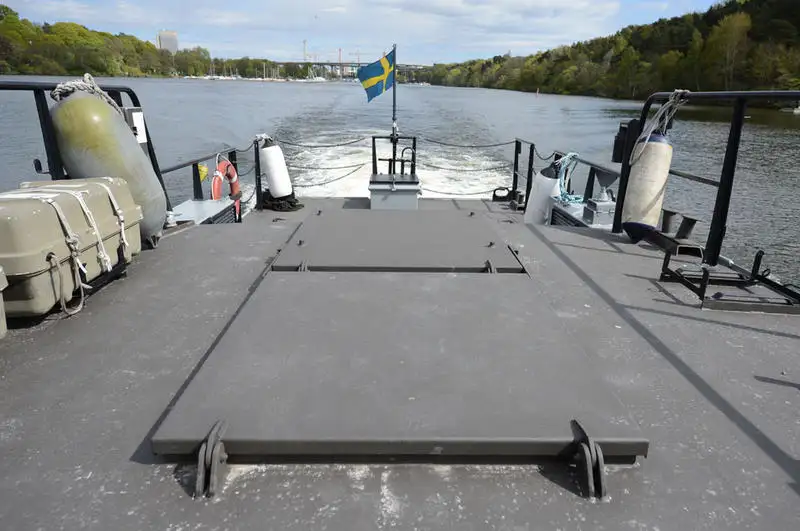 Marine- / militaire schepen te koop