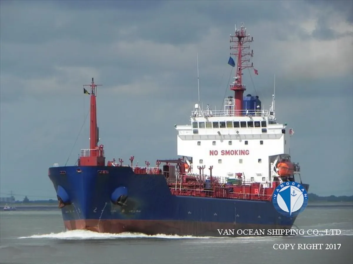 Olie-/chemikaliëntanker te koop