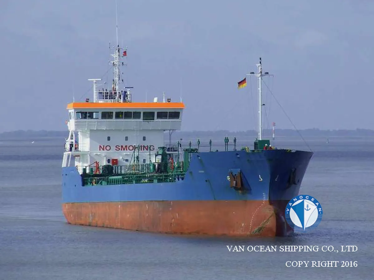 Olie-/chemikaliëntanker te koop