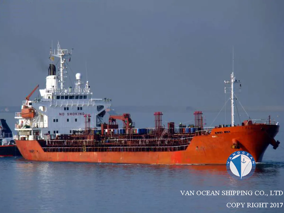 Olie-/chemikaliëntanker te koop