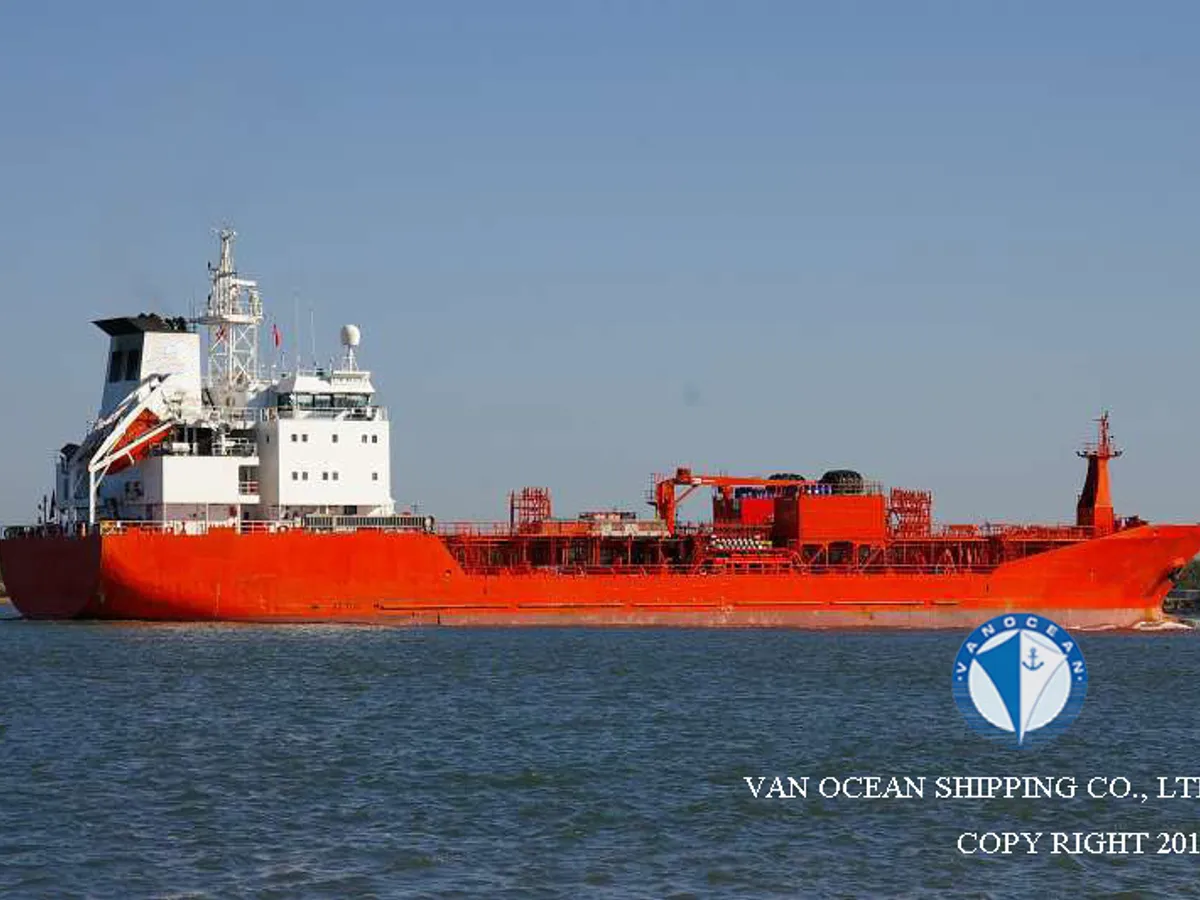 Olie-/chemikaliëntanker te koop