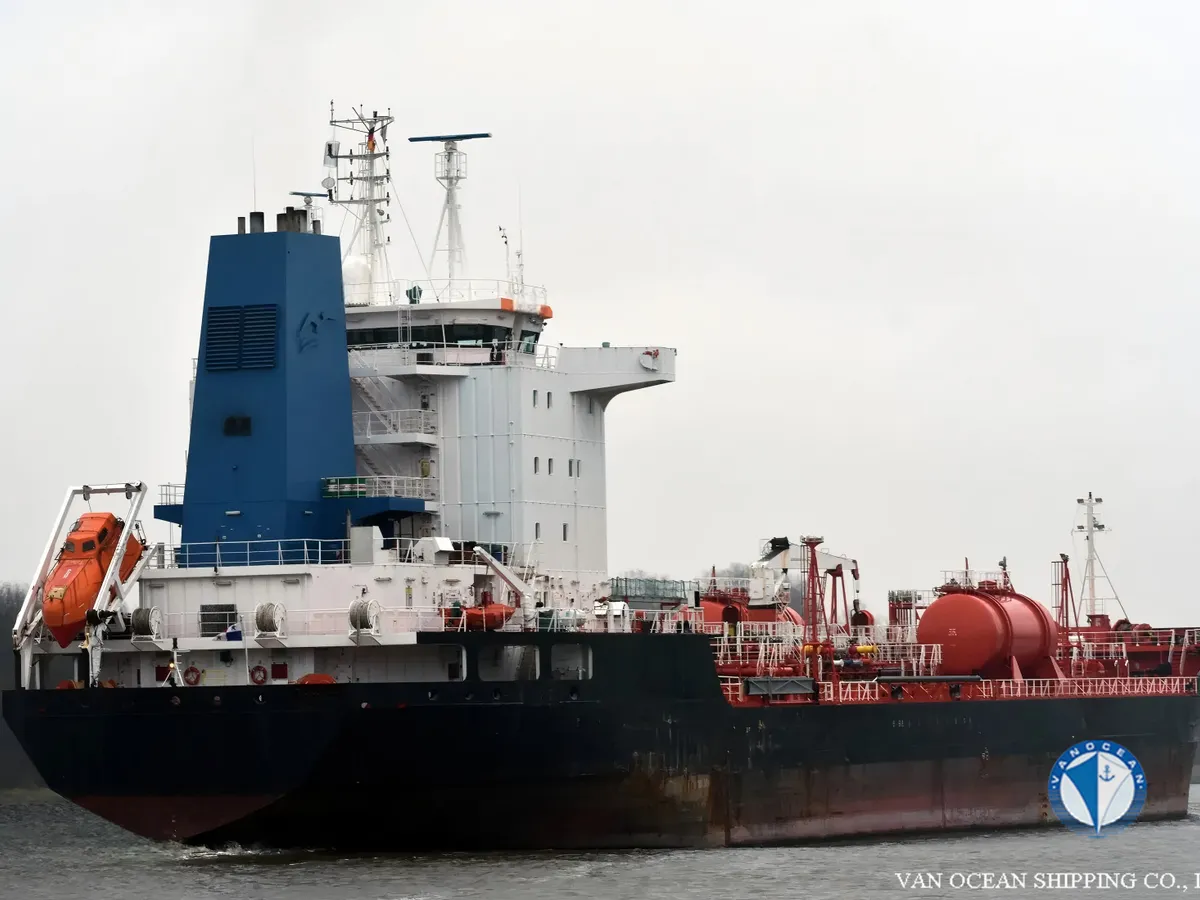 Olie-/chemikaliëntanker te koop