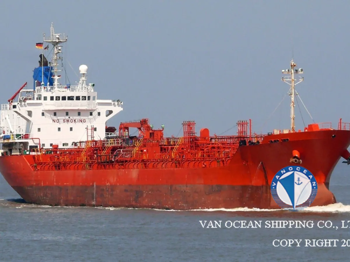 Olie-/chemikaliëntanker te koop