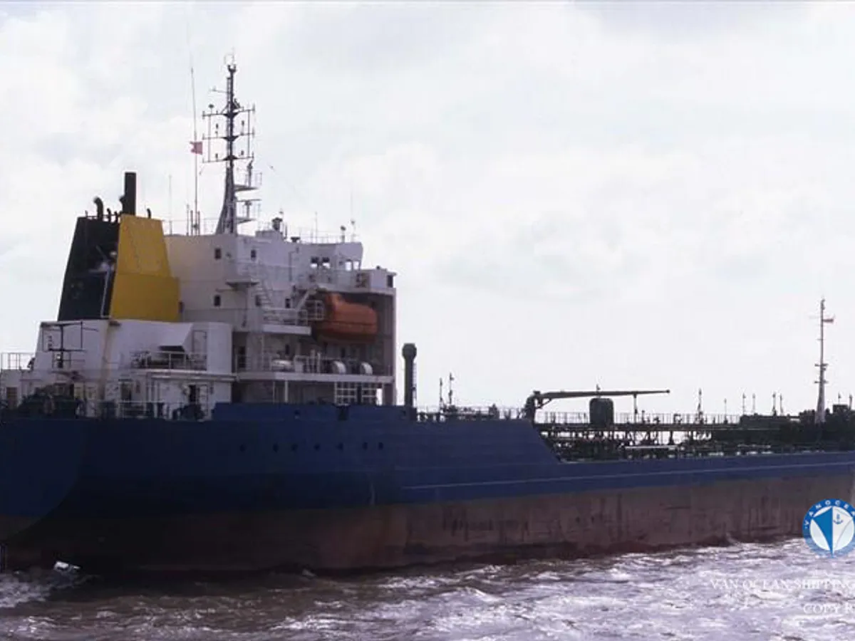 Olie-/chemikaliëntanker te koop