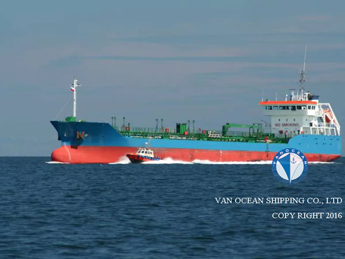 Olie-/chemikaliëntanker te koop