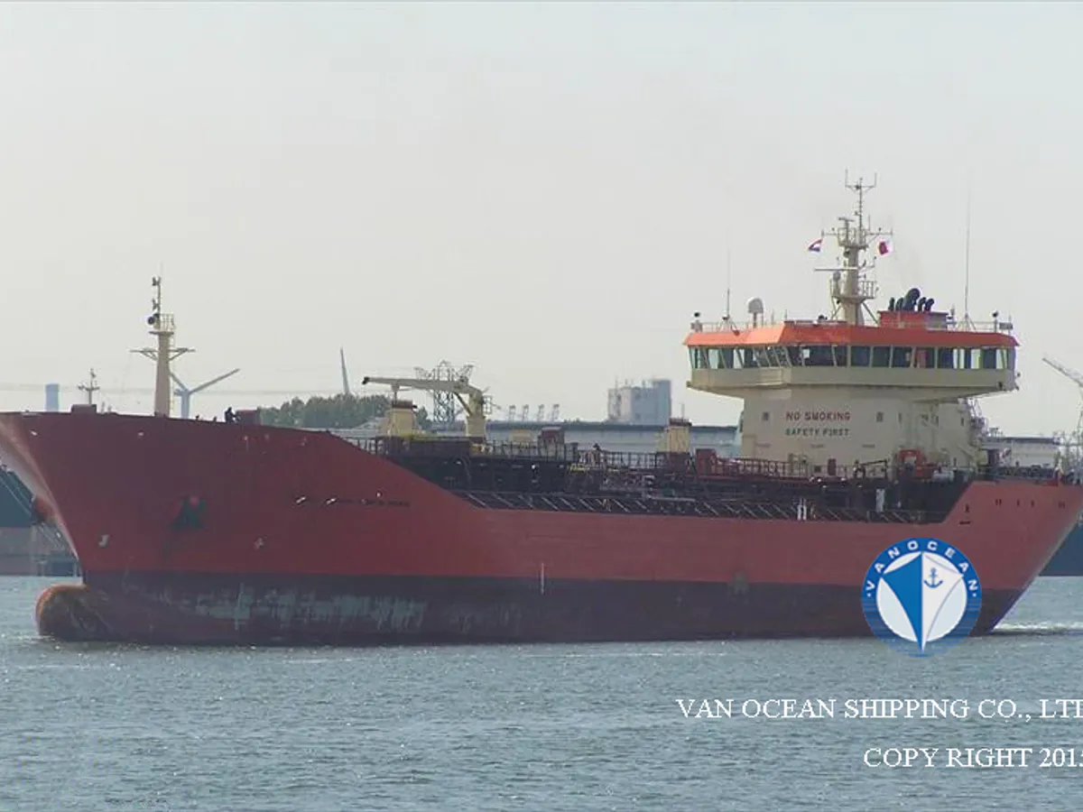 Olie-/chemikaliëntanker te koop