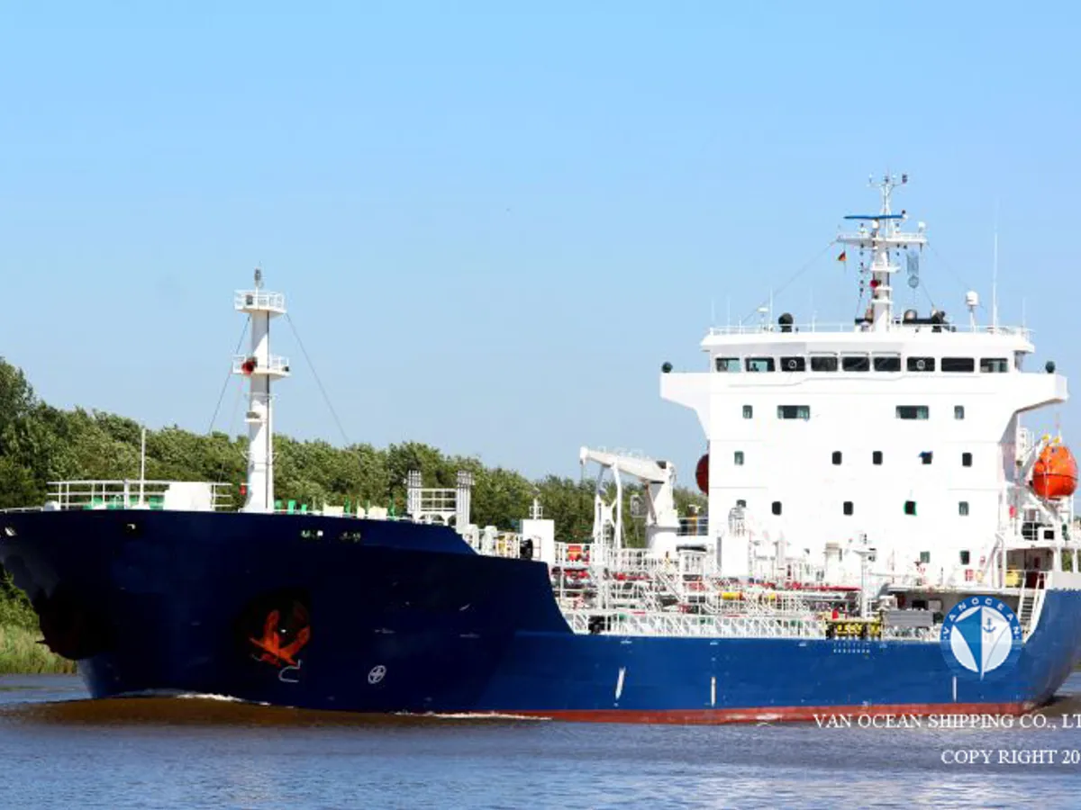 Olie-/chemikaliëntanker te koop