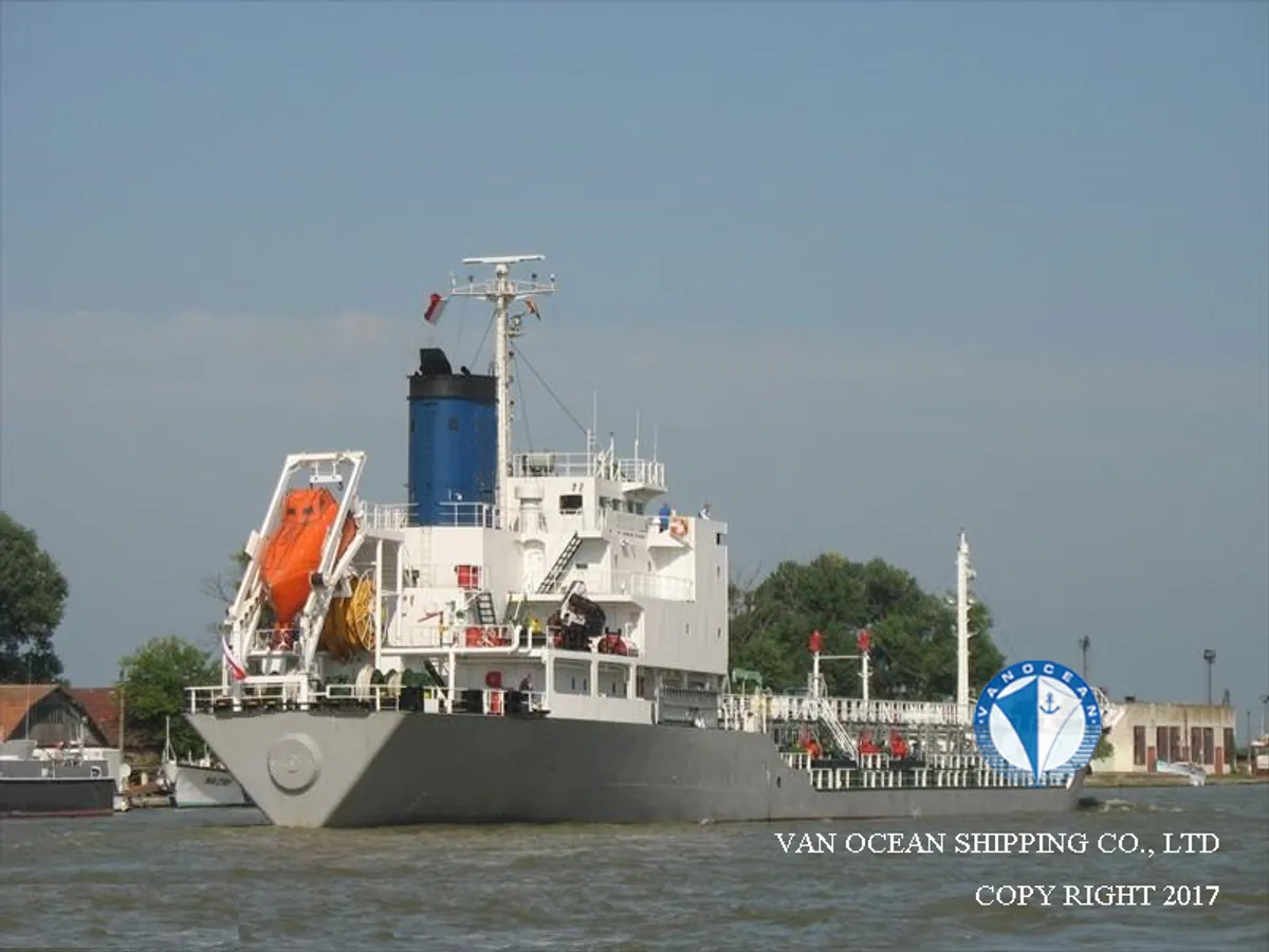 Olie-/chemikaliëntanker te koop