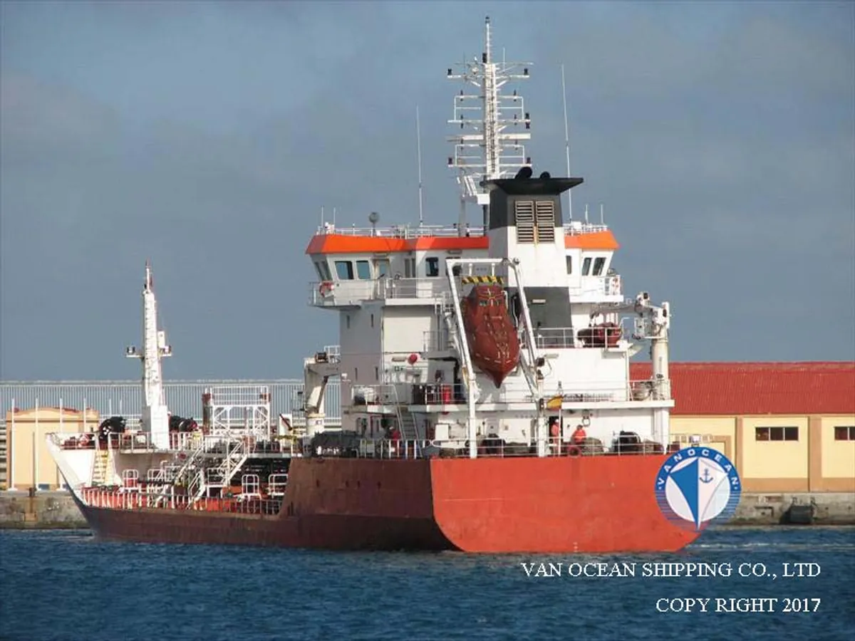Olie-/chemikaliëntanker te koop
