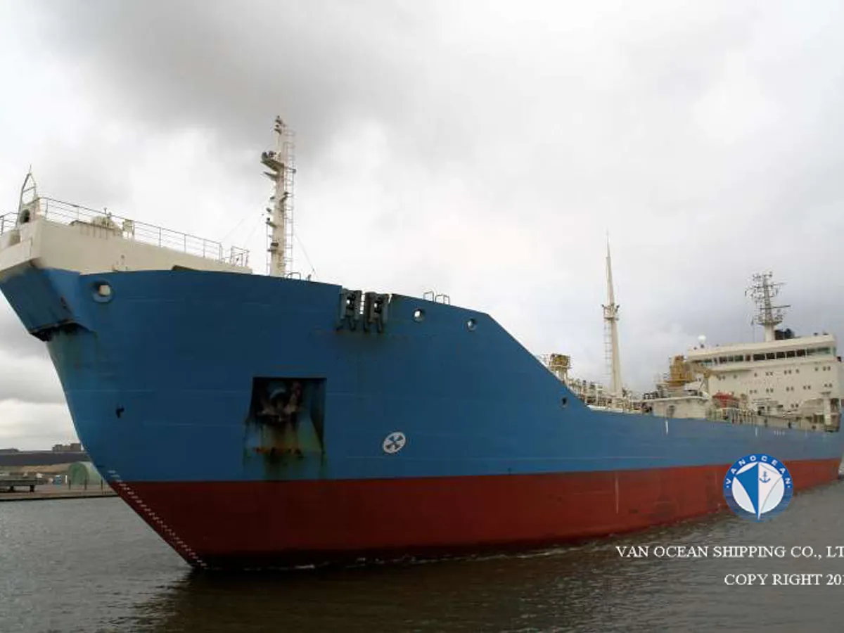 Olie-/chemikaliëntanker te koop