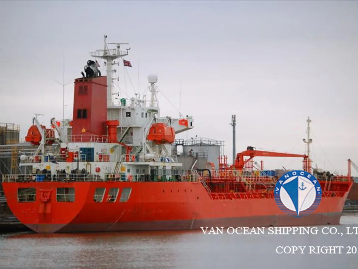 Olie-/chemikaliëntanker te koop