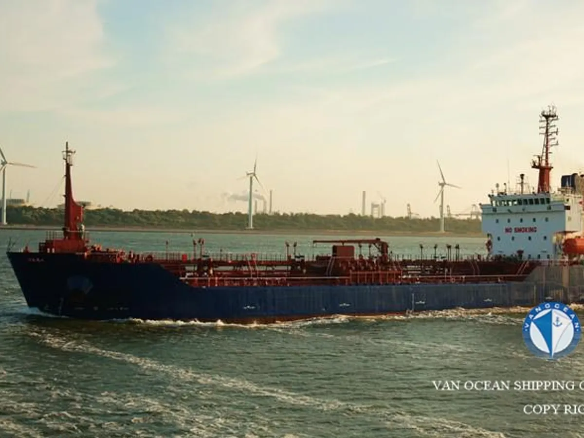 Olie-/chemikaliëntanker te koop