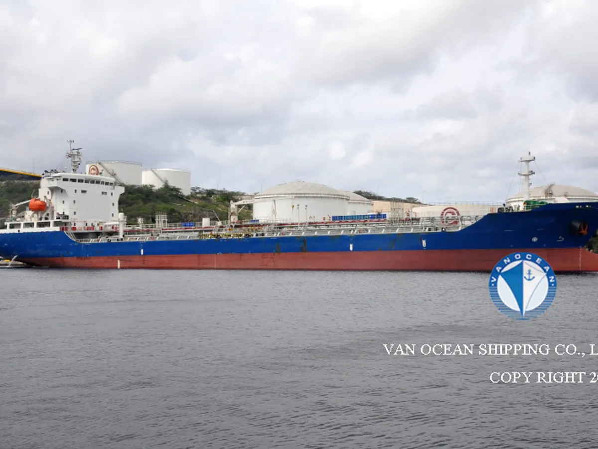 Olie-/chemikaliëntanker te koop