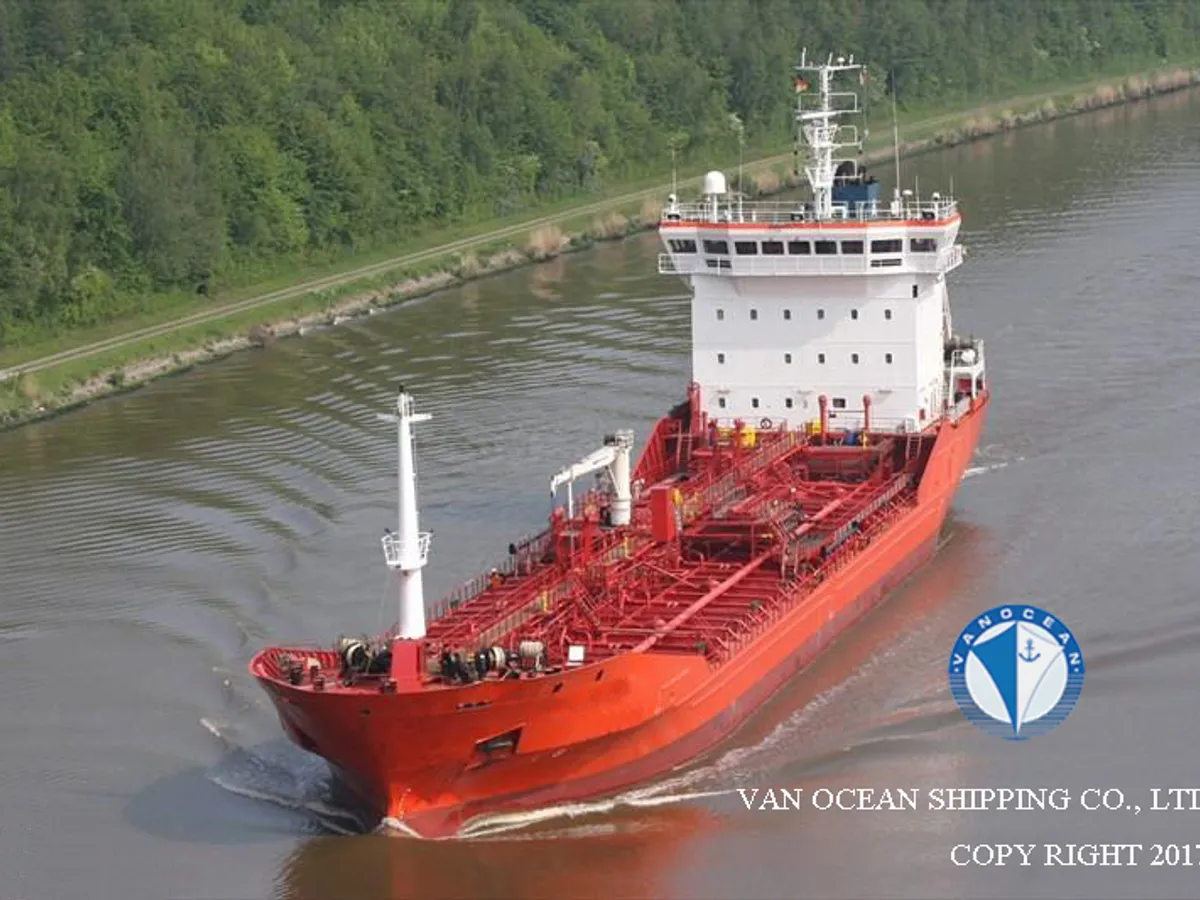 Olie-/chemikaliëntanker te koop