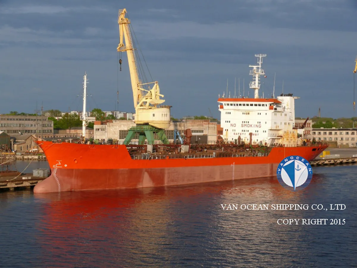 Olie-/chemikaliëntanker te koop